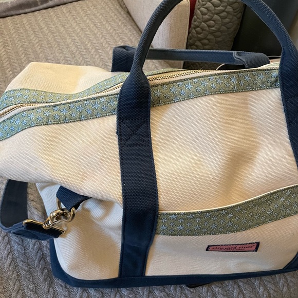 Gently used limited edition vineyard vines starfish canvas travel duffle bag! - Picture 3 of 6
